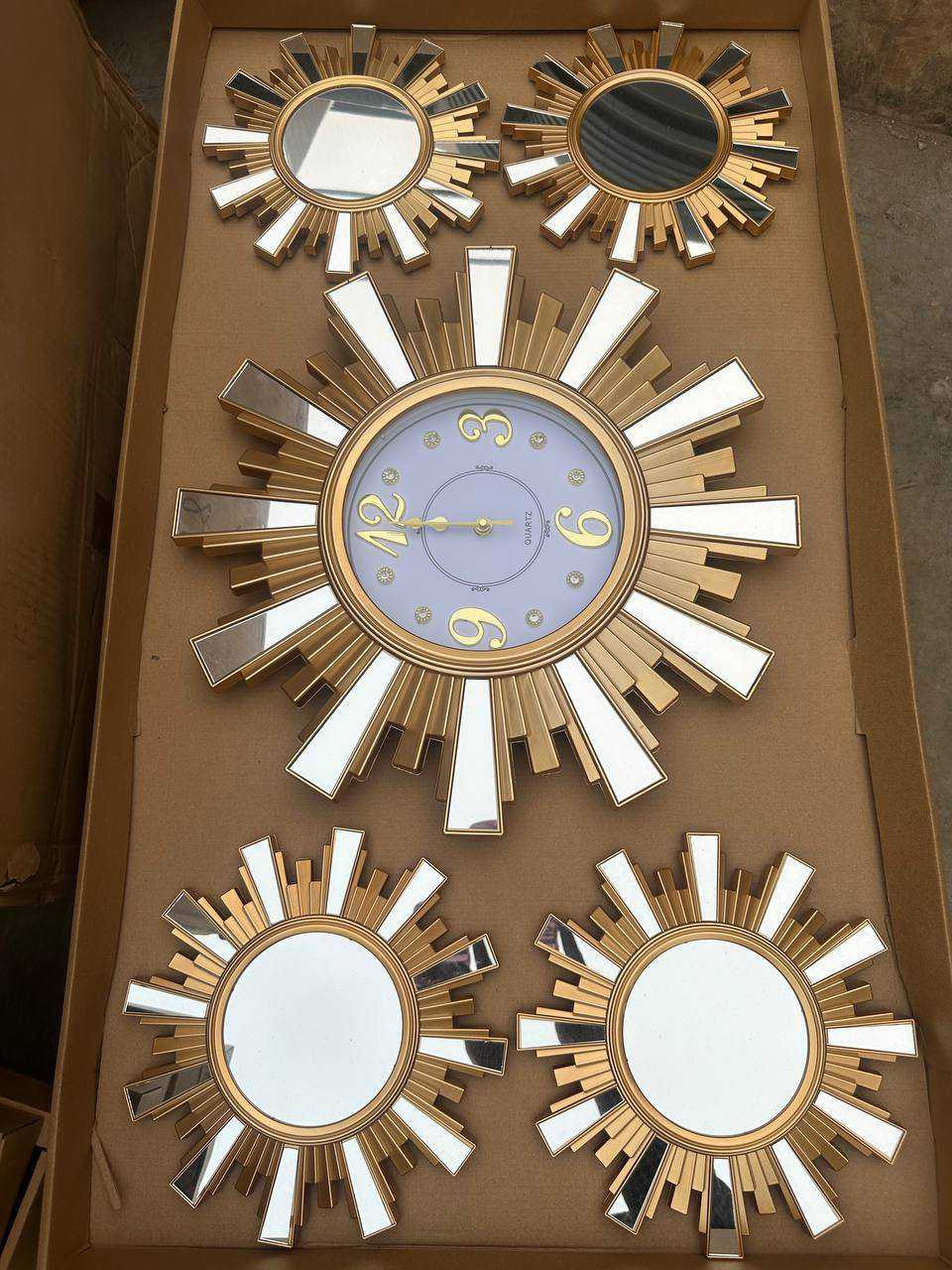 Stylish Large Wall Clock Set with Four Mirrors