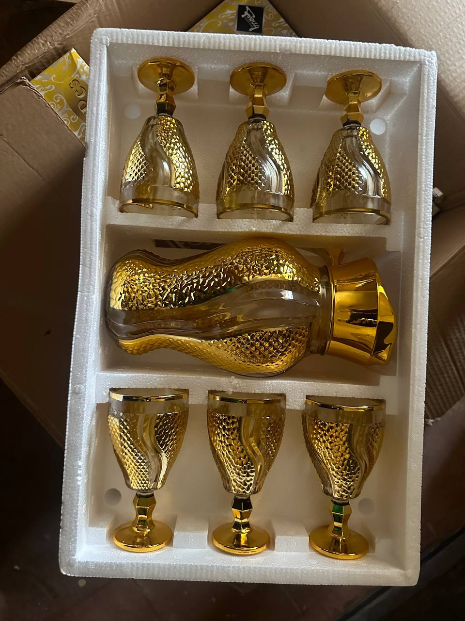 Luxury Golden Jug and Cup Set for Exceptional Dining