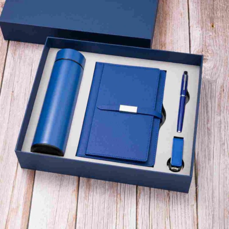 Diary + flash drive + pen + temperatur flask