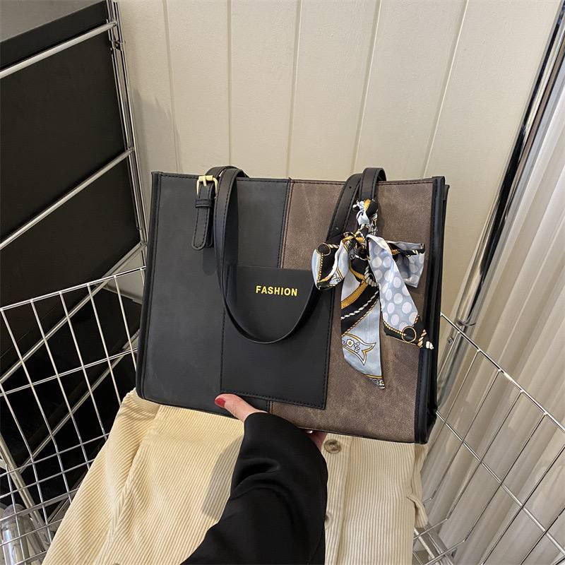 Mariam Tote bag
